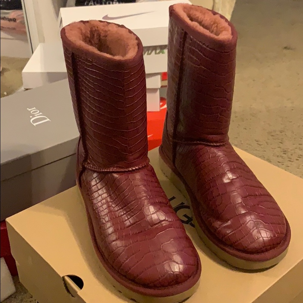 Short croco burgundy Uggs